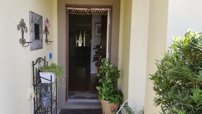 Foto del edificio - 2716 Cypress Bowl Rd