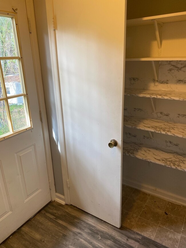 Building Photo - 7621 Longstreet Dr