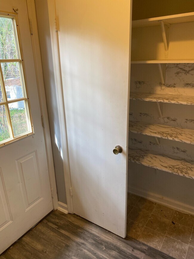 Foto del edificio - 7621 Longstreet Dr