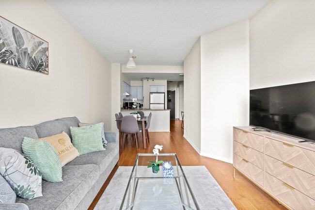 Photo du bâtiment - 7524 Lake Shore Blvd W