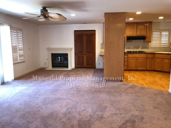 Foto del edificio - Recently Remodeled, Beautiful, Two-Story H...