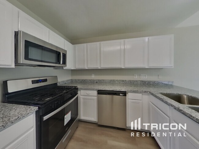 Foto del edificio - 2403 Clear Ridge Dr