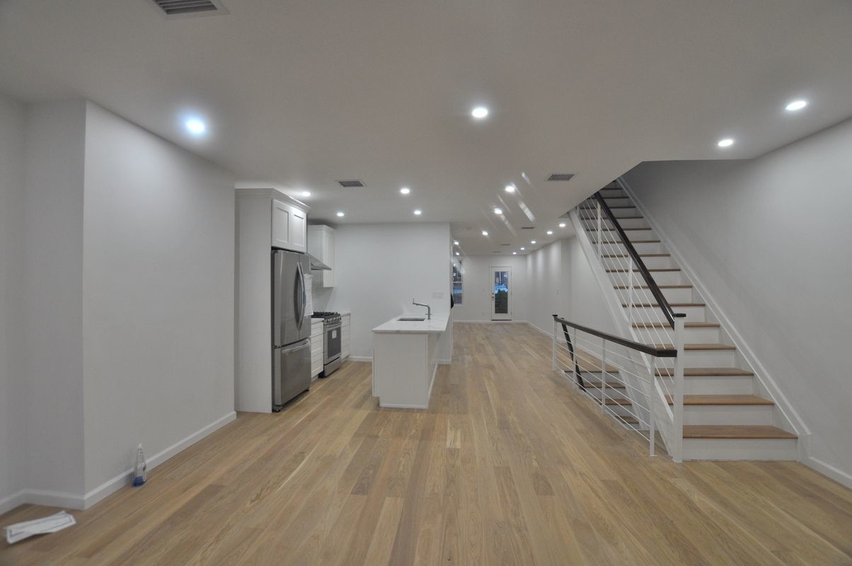 Foto principal - 316 E 29th St