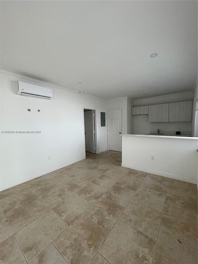 Building Photo - 572 NE 67th St