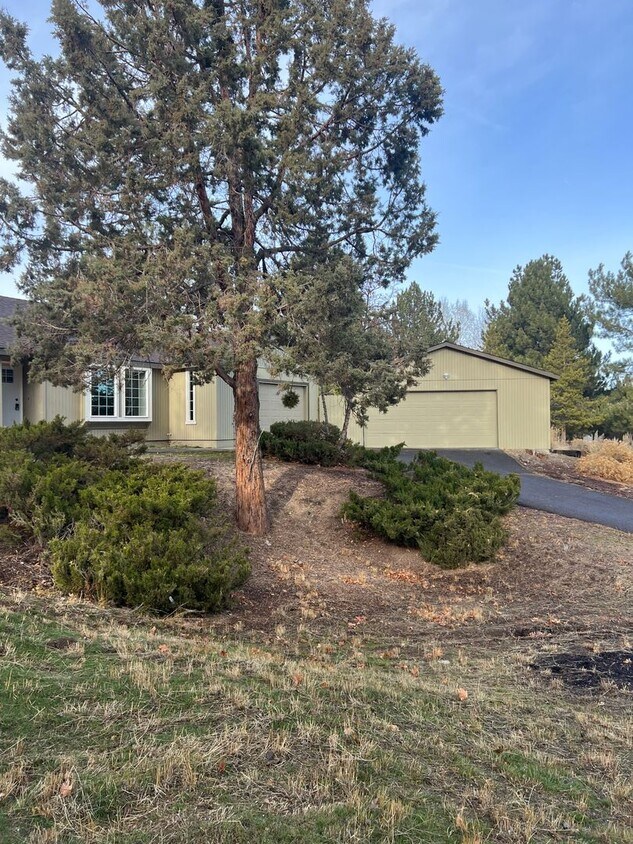 Primary Photo - Updated Home with Mountain Views Tumalo