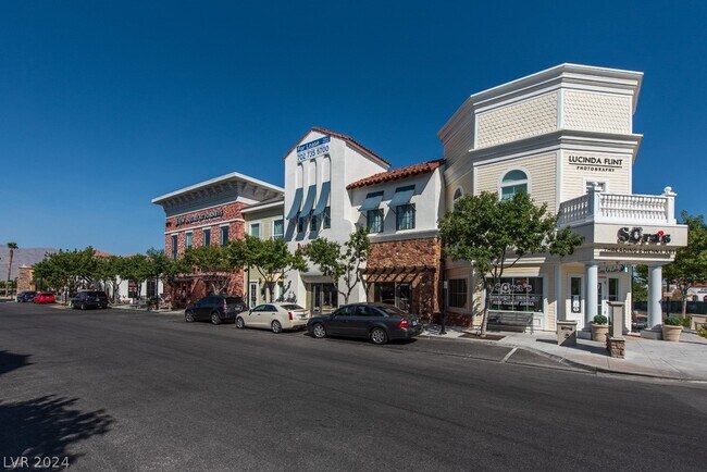 Foto del edificio - 7575 Norman Rockwell Ln