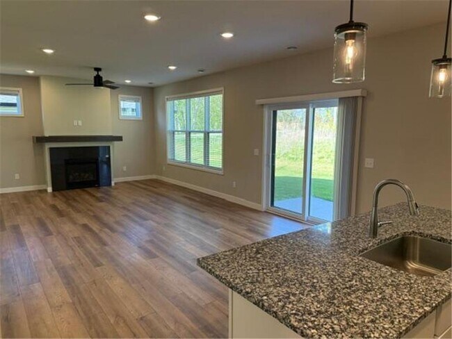 Building Photo - 10554 Robinwood Rd
