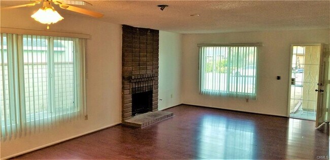 Building Photo - 359 S Rock River Rd