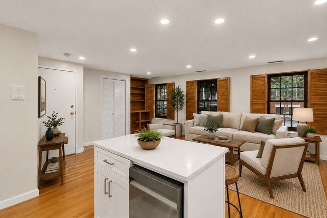Building Photo - 3 Devens St