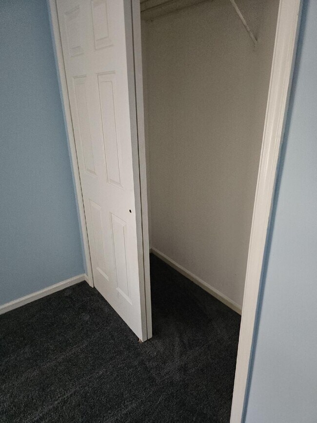 dormitorio principal_3 (armario) - 215 Thalia Trace Dr