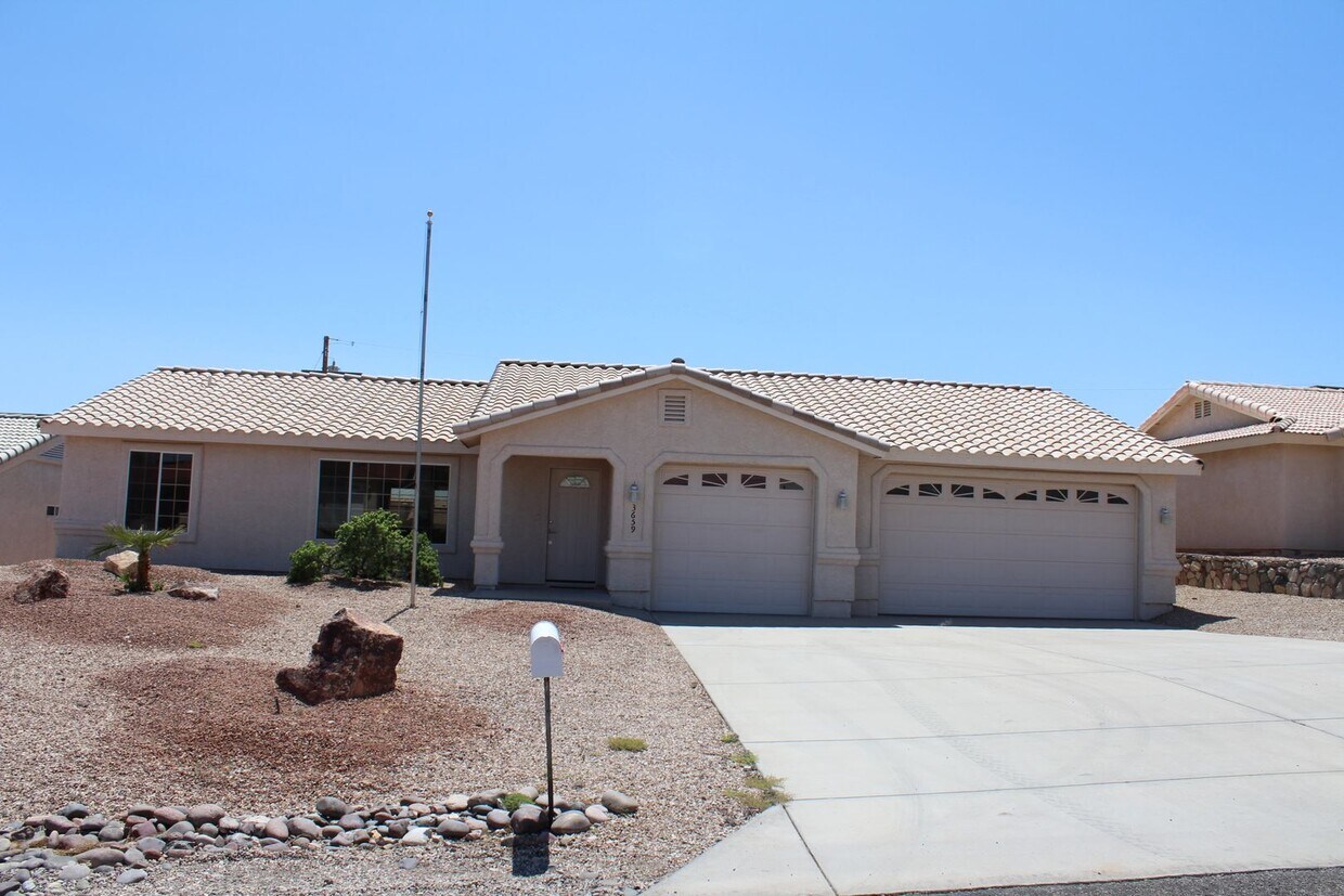Primary Photo - 3 Bedroom 2 Bathroom 3 Car Boat Deep Garag...