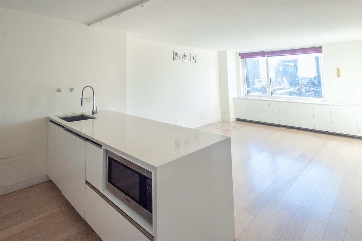 Foto principal - 301 W 53rd St