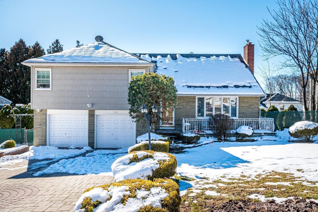 Foto principal - 713 Roessner Dr