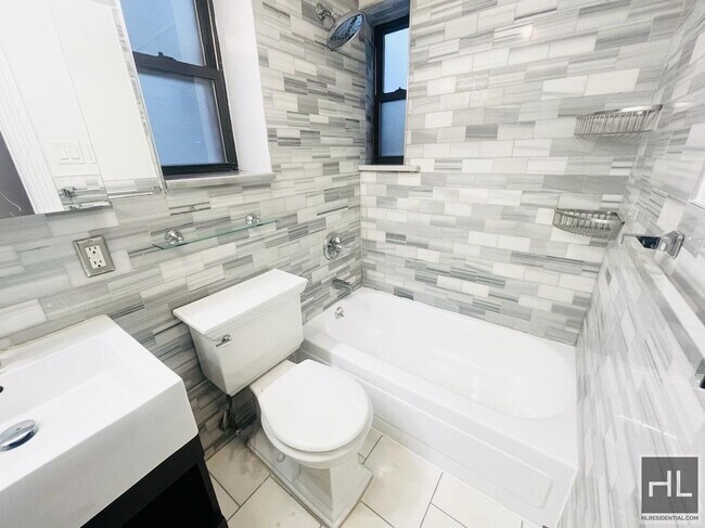 Building Photo - MOTT ST.