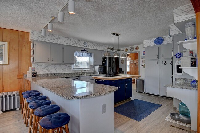 Foto del edificio - Croatan Furnished Rental- Across from the Beach