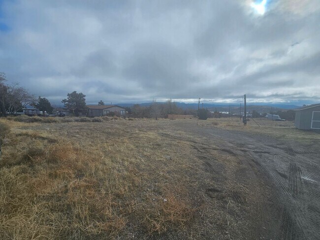 Building Photo - Like New 3 Bedroom On Acre Plus in Moundhouse