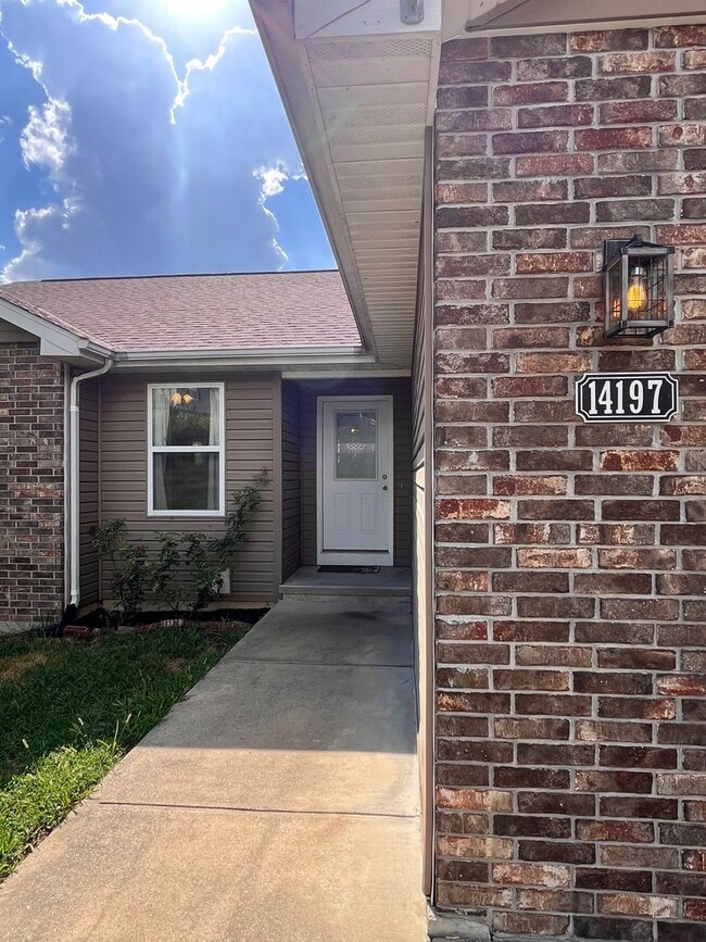 Building Photo - LARGE 4/3 with so much to offer! Waynesville School District