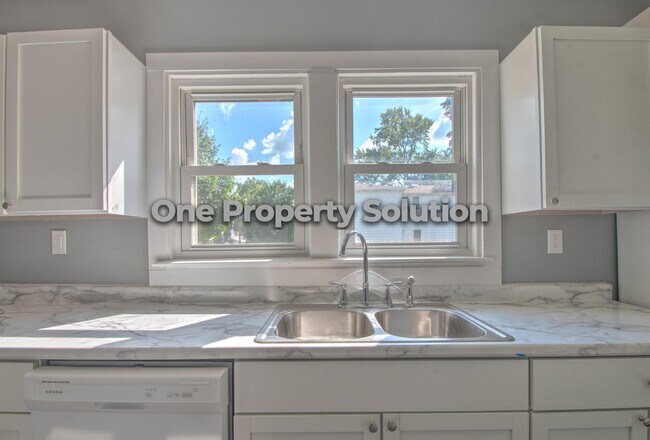 Building Photo - 527 Niesen St