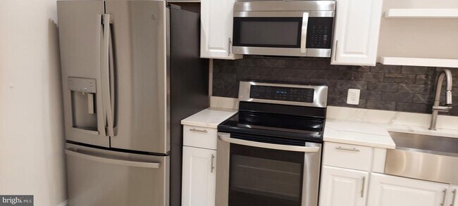 Foto del edificio - 9221 Clementine Ct