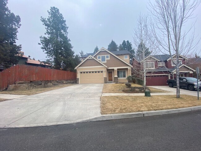 Building Photo - Georgeous 4 Bedroom Home in NE Bend with B...