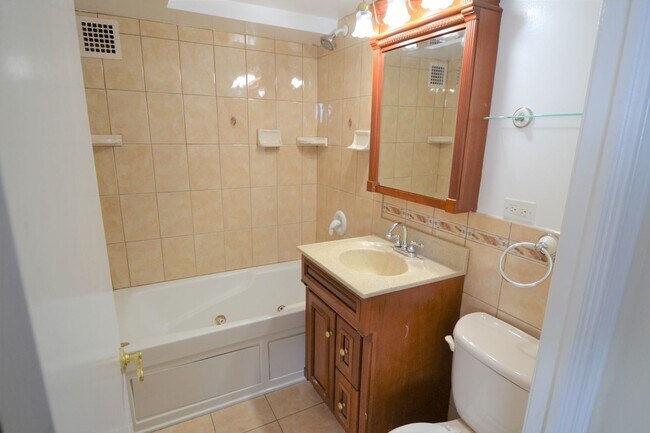Foto del edificio - 4180 N Marine Dr