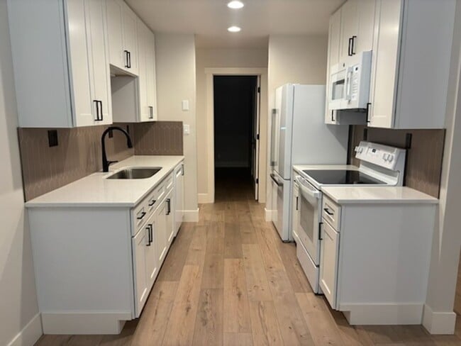 Building Photo - Duplex in Post Falls