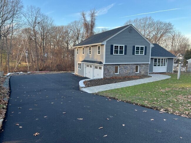 Foto del edificio - 92 Stony Brook Rd