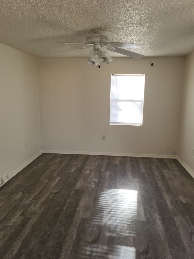 Foto del edificio - 821 S Avenue C