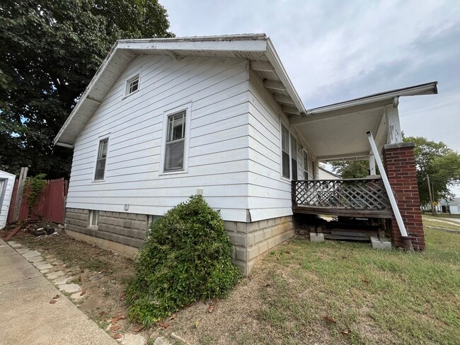 Foto del edificio - 2044 E Lincoln Ave