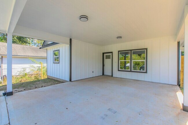 Foto del edificio - 15591 Arrowhead Loop W