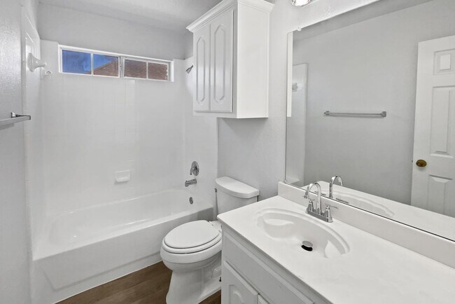 Foto del edificio - 1621 Cattail Creek Dr