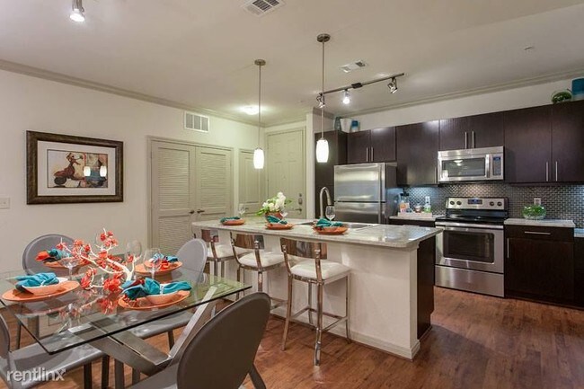 Building Photo - 1505 Town Creek Dr