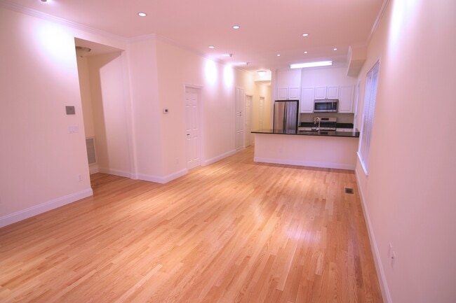 Building Photo - 15 Langdon St