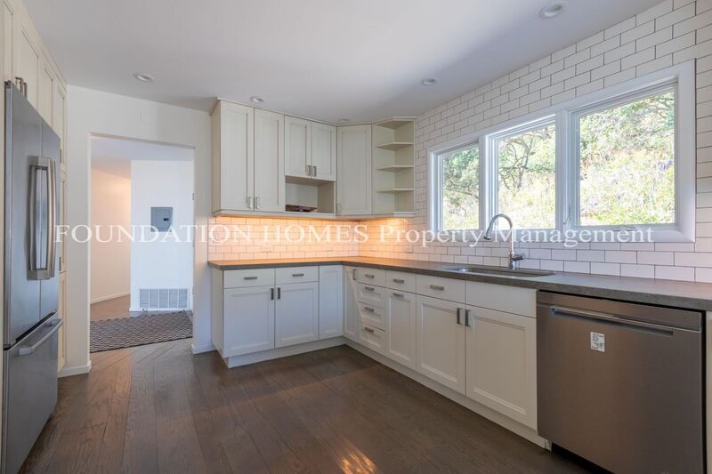 Primary Photo - 345 Highland Ave