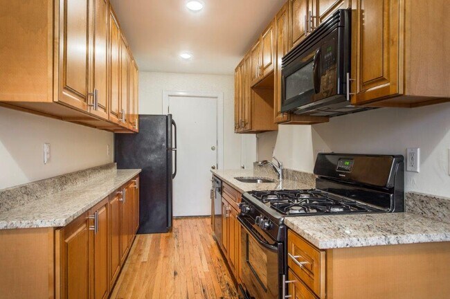 Foto del edificio - 119 Highland Ave
