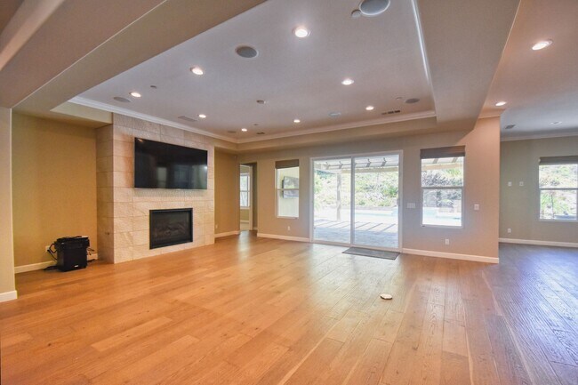 Building Photo - 5 Bedroom Resort-Style Estate with Pool, S...