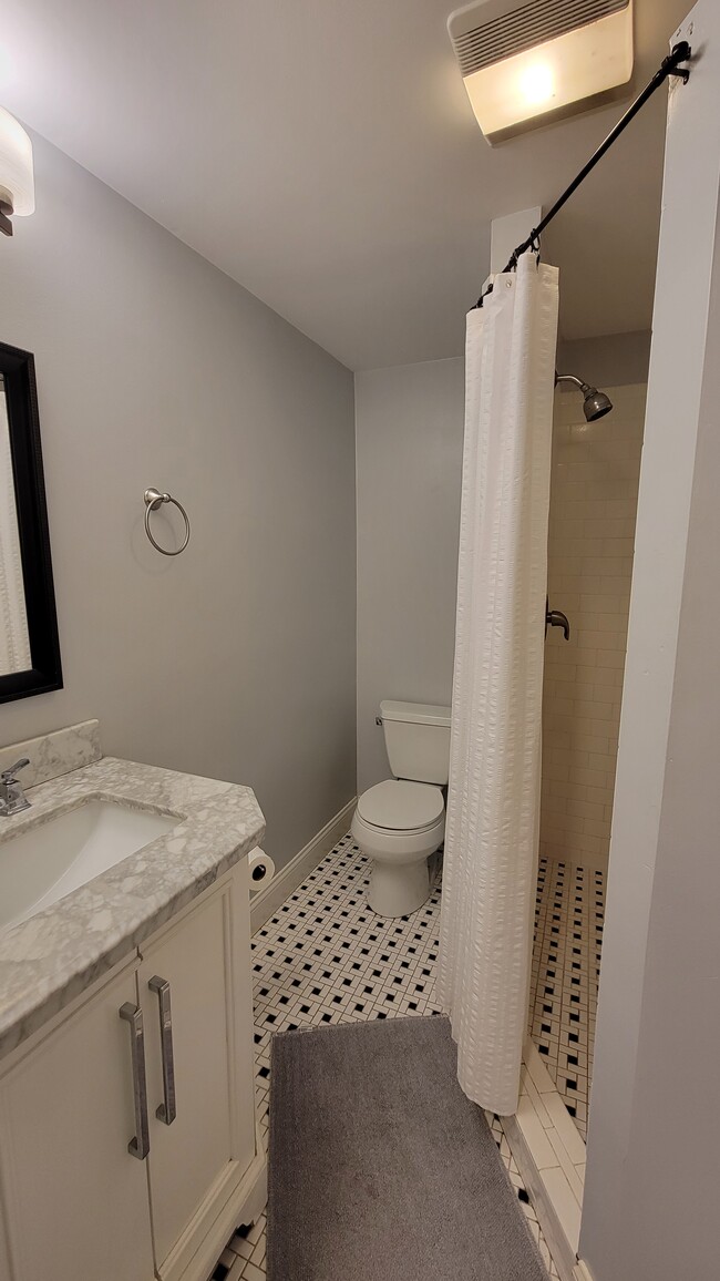 Foto del edificio - 306 E 41st St