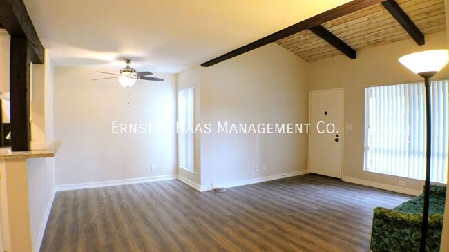 Building Photo - 3707 Country Club Dr