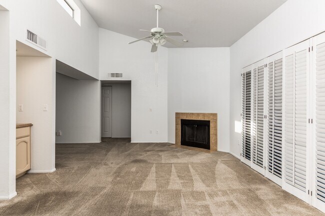 Building Photo - 5998 N 78th St