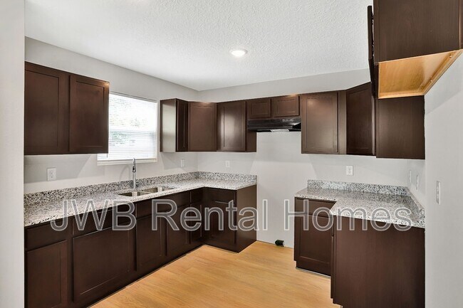 Foto del edificio - 1721 W 9th St