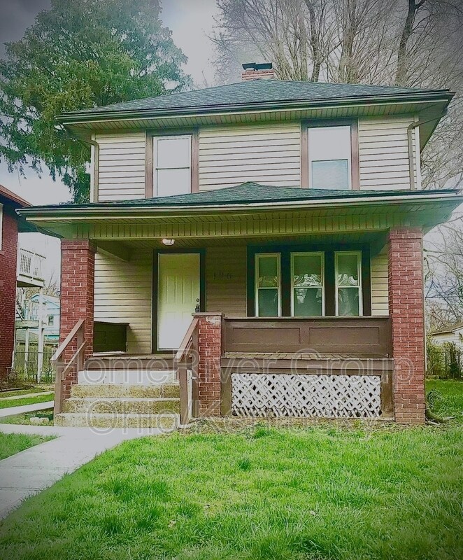 Foto principal - 196 N Burgess Ave