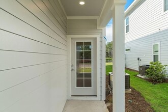 Building Photo - 232 Kara Lake Dr