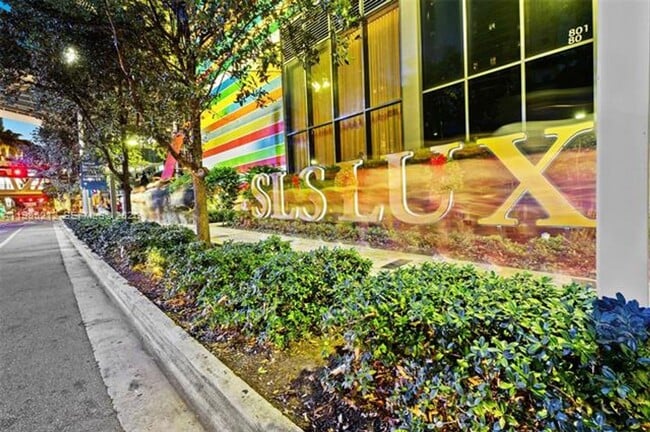 Building Photo - 801 S Miami Ave