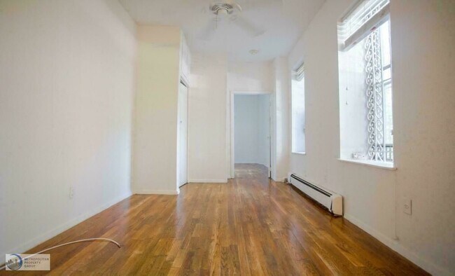 Building Photo - 437 E 12th St