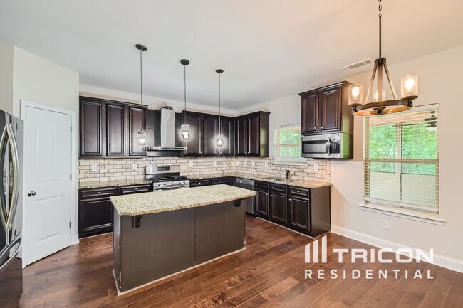 Building Photo - 2604 Larson Terrace