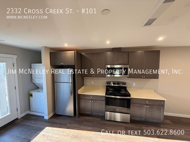 Building Photo - 2330 Cross Creek St