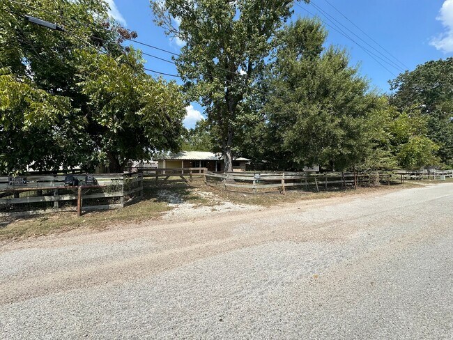 Foto del edificio - 22450 Oakley Rd