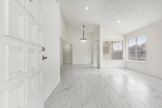 Foto del edificio - 14818 Gladewick Dr