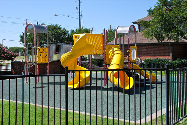 Foto del edificio - Frankford Townhomes