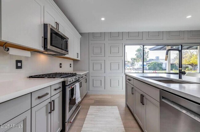 Foto del edificio - 8216 E Lewis Ave